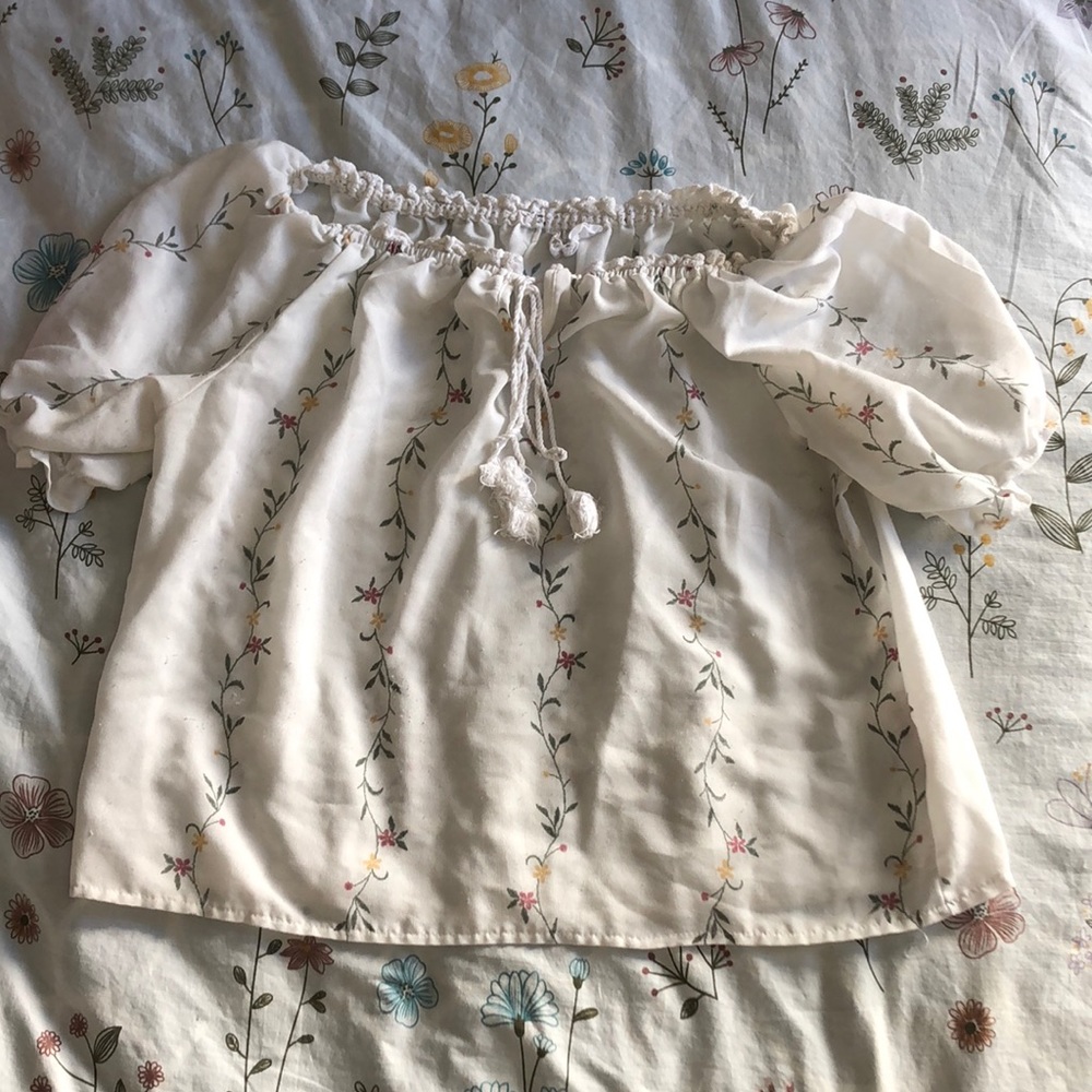 Off the shoulder floral short sleeve blouse